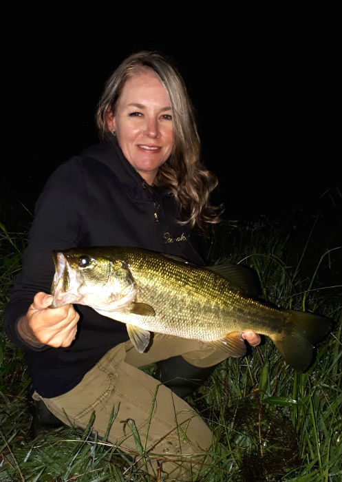 Mearns Dam fishing catching a big bass at night