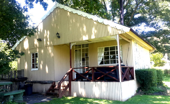 Mearns Dam fishing cottage at Station House