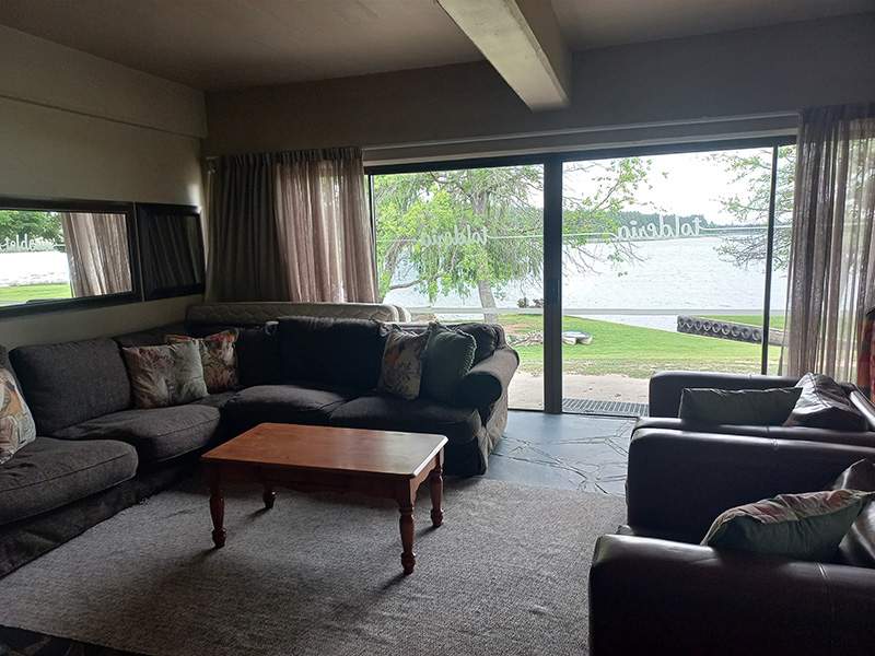 The lounge at the dam house, Tolderia