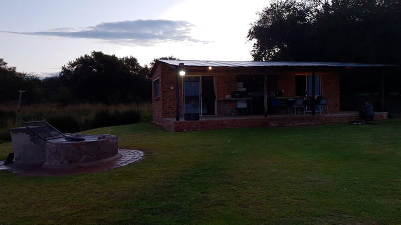 The house and braai area at Hartebeesfontein