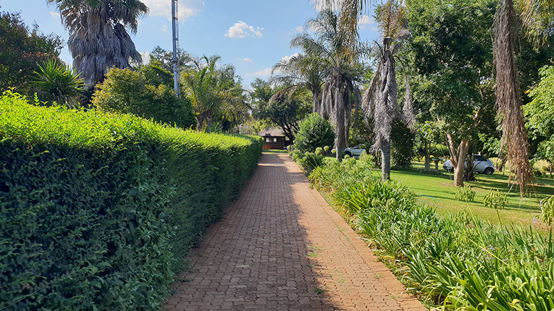 The walkway at Apache Resort, Koster Dam