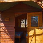 rust de winter wooden cabin