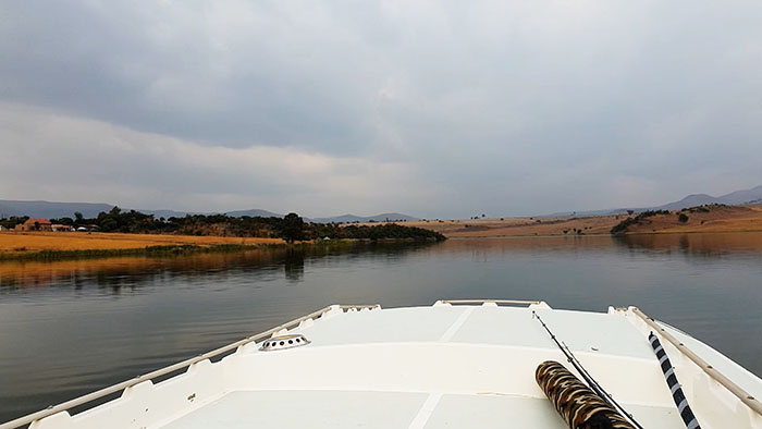 vygeboom dam house boat roof