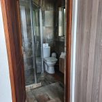 Tolderia en-suite bathroom to main bedroom damhouse